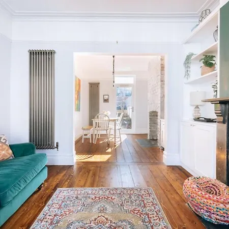 Spacious & Welcoming 3 Bedroom W Garden Bristol! * ブリストル