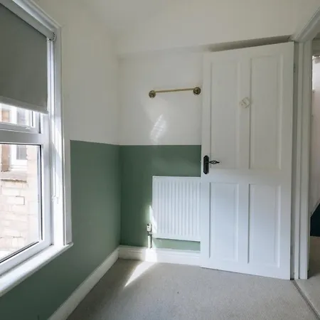 Spacious & Welcoming 3 Bedroom W Garden Bristol! Holiday home Bristol