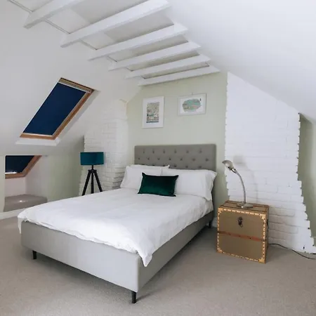 Spacious & Welcoming 3 Bedroom W Garden Bristol! Feriehus *