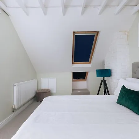 Spacious & Welcoming 3 Bedroom W Garden Bristol!