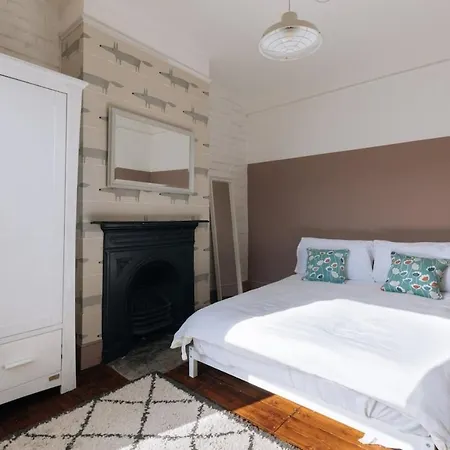 Spacious & Welcoming 3 Bedroom W Garden Bristol! Feriehus Bristol