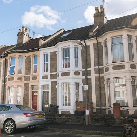 Feriehus Spacious & Welcoming 3 Bedroom W Garden Bristol! Bristol